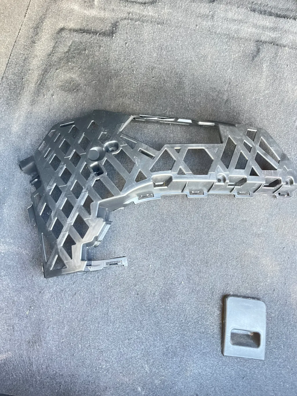 Кріплення переднього бампера Volkswagen Passat B8 2015