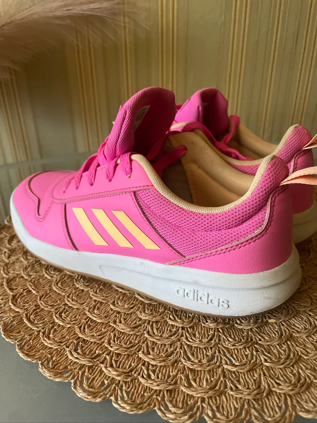 Кросівки рожеві малинові adidas