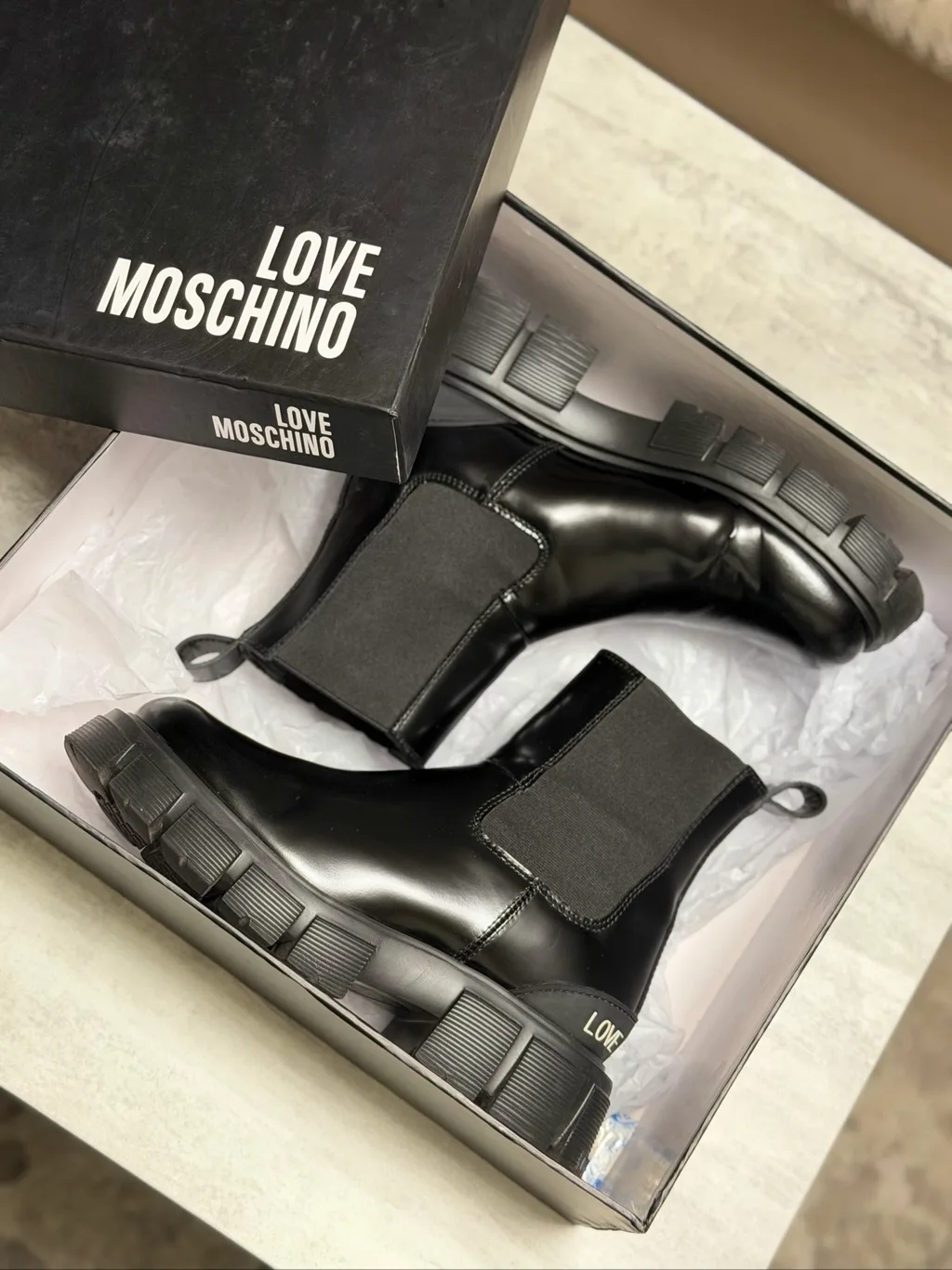 Шкіряні напівчоботи Челсі Love Moschino оригінал