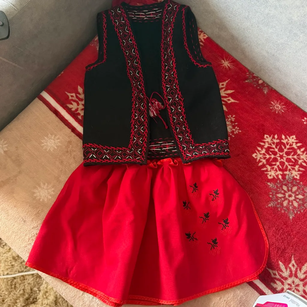 Вишита спідничка з камезелькою