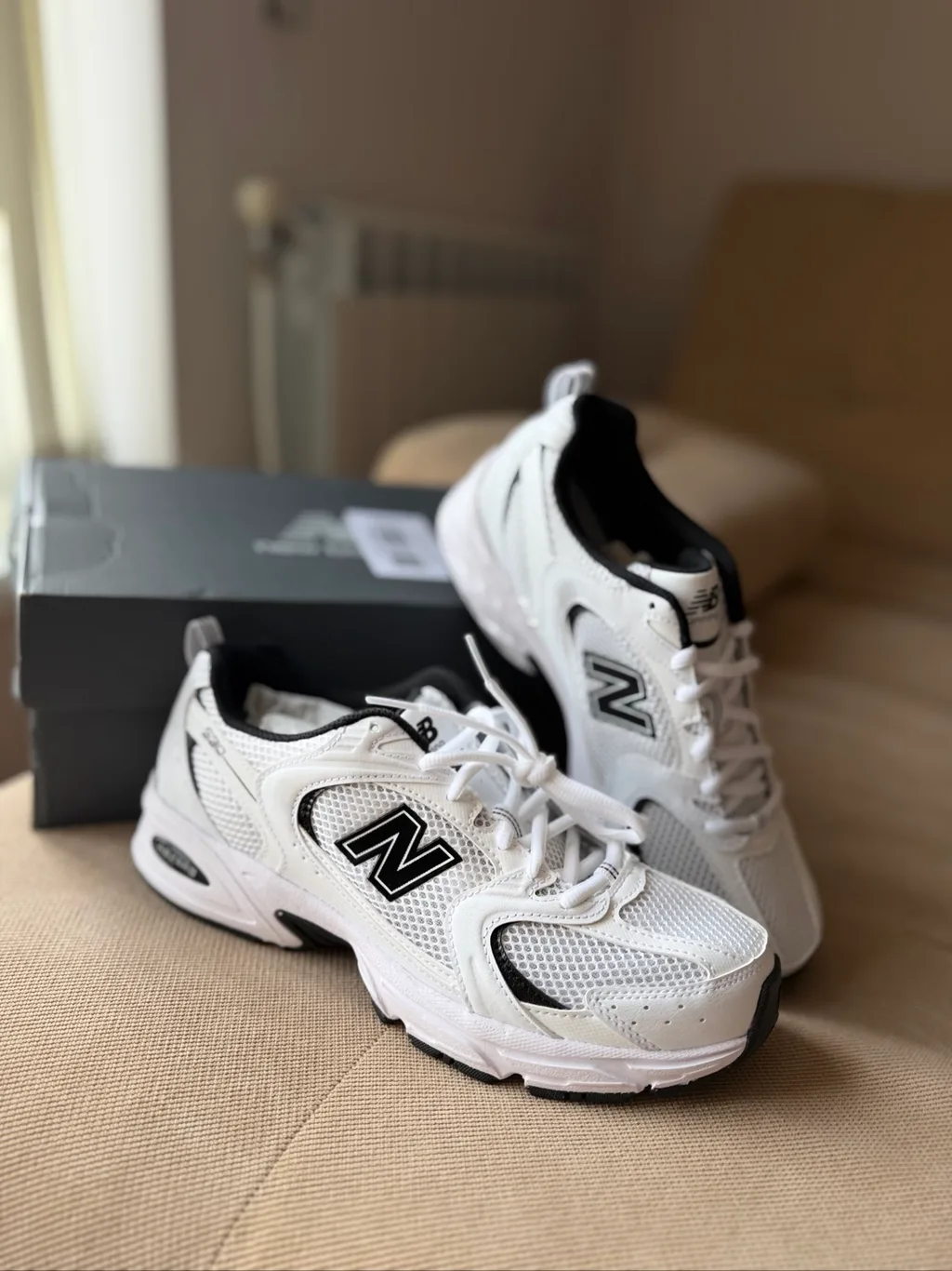 New Balance 530 White Black чоловічі кросівки білі чорні 41 р кроссовки черно белые