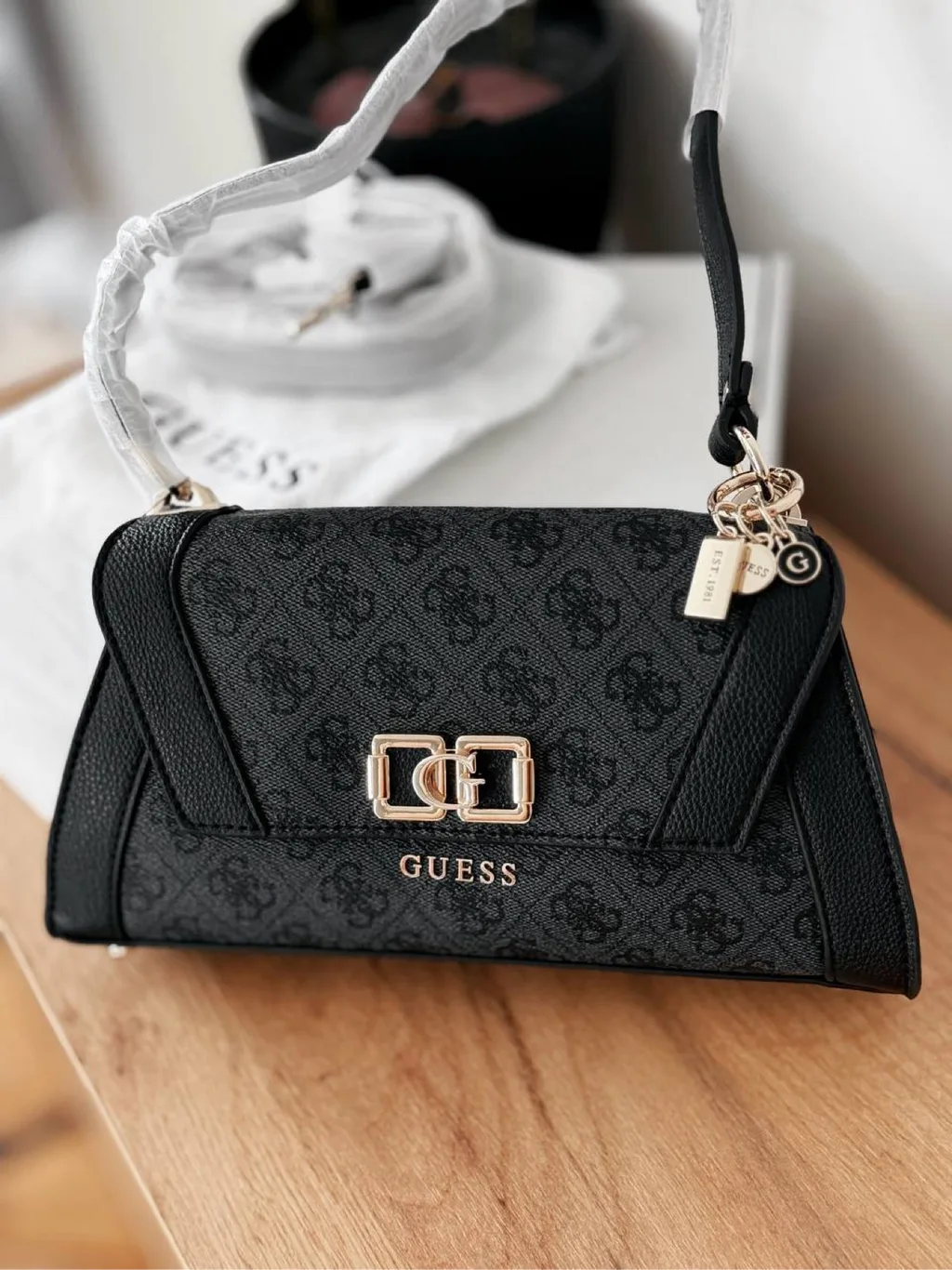 Оригінальна сумка GUESS Karnilla 🖤